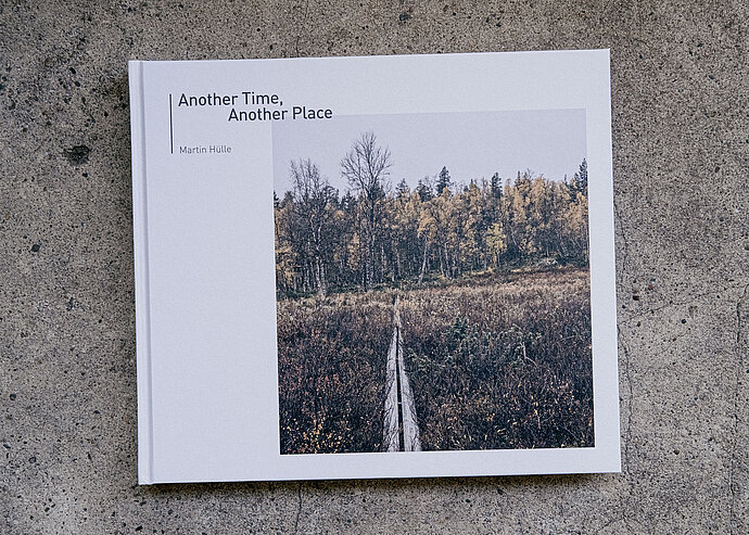 Martin Hülle "Another time, another place" című könyvének borítója