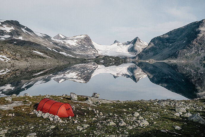 [Translate to Swiss English:] Landscape Lake Tent